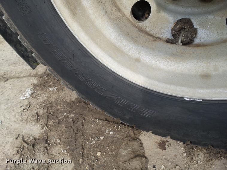 image for item L5581 2000 Kenworth T800 semi truck