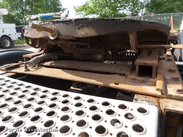 image for item L5581 2000 Kenworth T800 semi truck