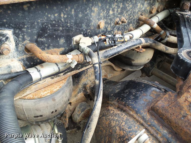 image for item L5581 2000 Kenworth T800 semi truck