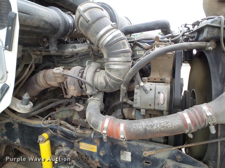 image for item L5581 2000 Kenworth T800 semi truck