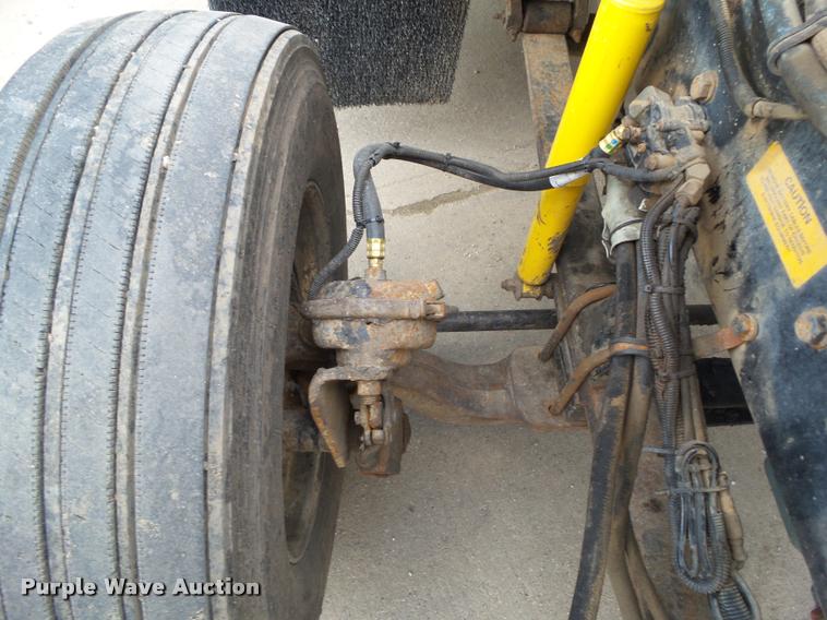 image for item L5581 2000 Kenworth T800 semi truck