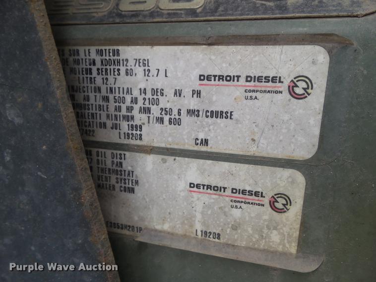 image for item L5581 2000 Kenworth T800 semi truck