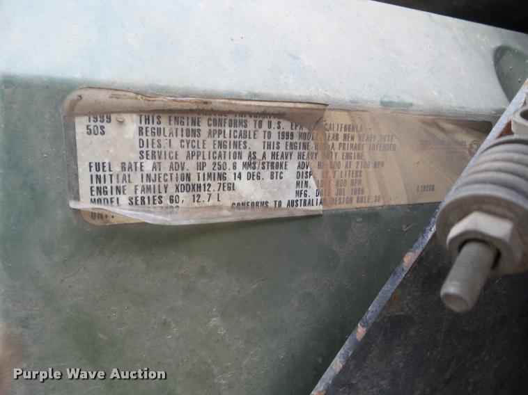 image for item L5581 2000 Kenworth T800 semi truck