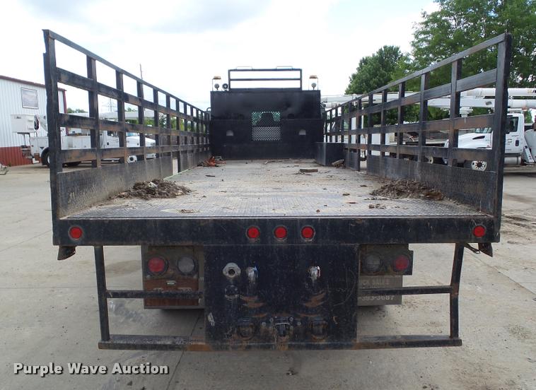 image for item L5582 2009 International 4400 flatbed truck