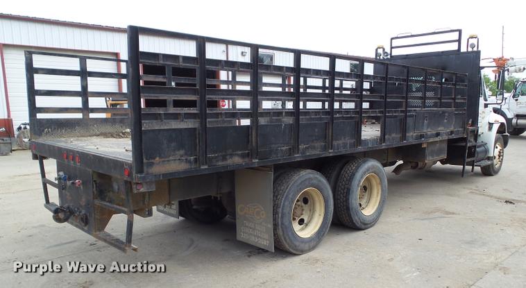 image for item L5582 2009 International 4400 flatbed truck