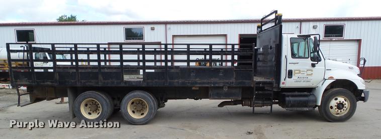 image for item L5582 2009 International 4400 flatbed truck