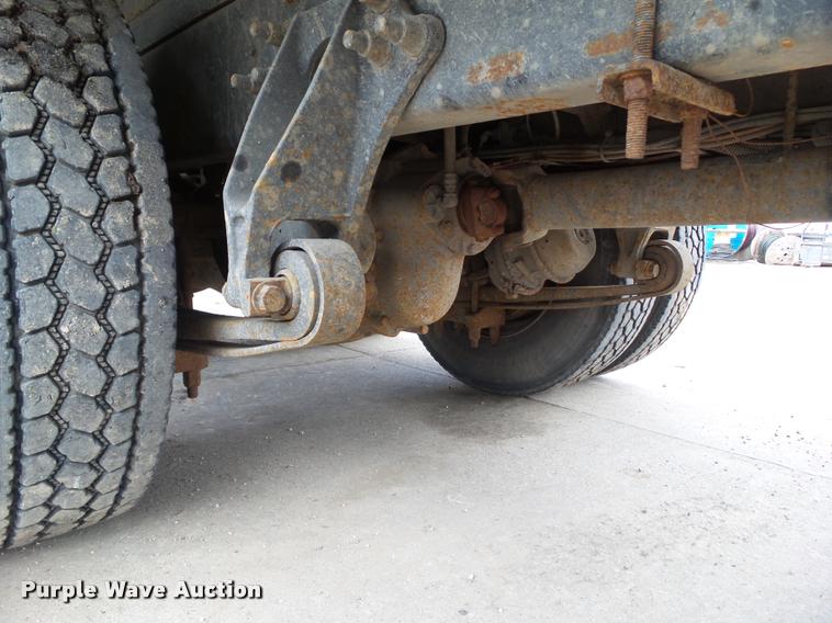 image for item L5582 2009 International 4400 flatbed truck