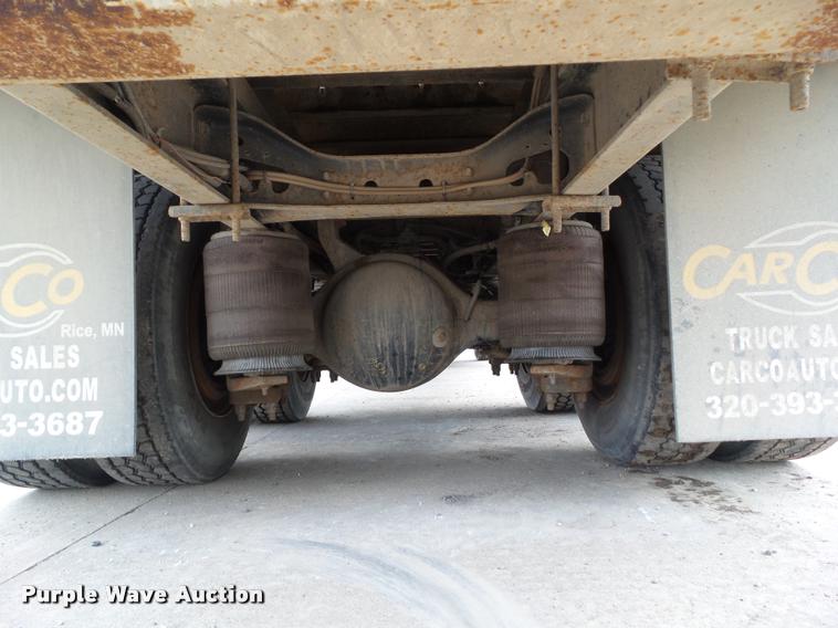 image for item L5582 2009 International 4400 flatbed truck