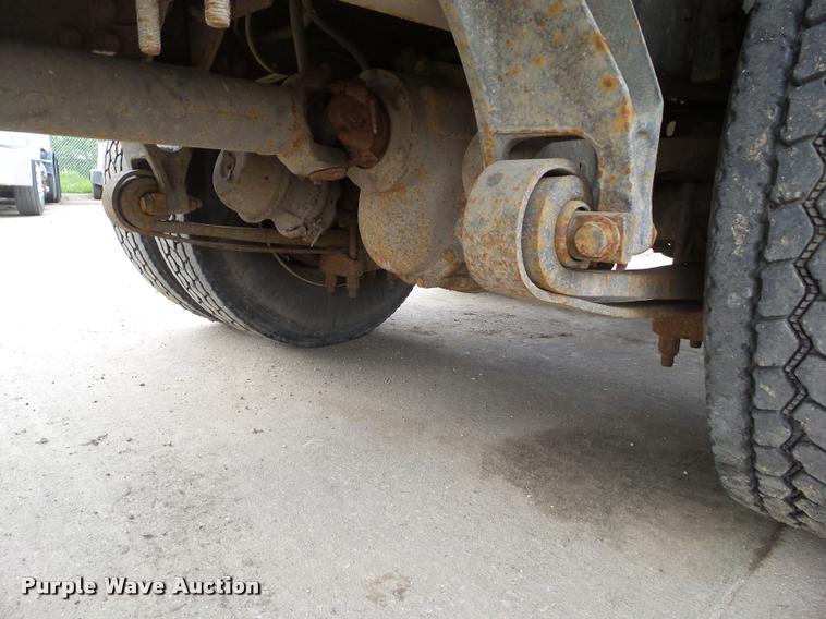 image for item L5582 2009 International 4400 flatbed truck