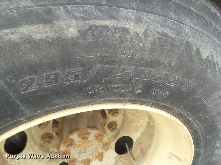 image for item L5582 2009 International 4400 flatbed truck