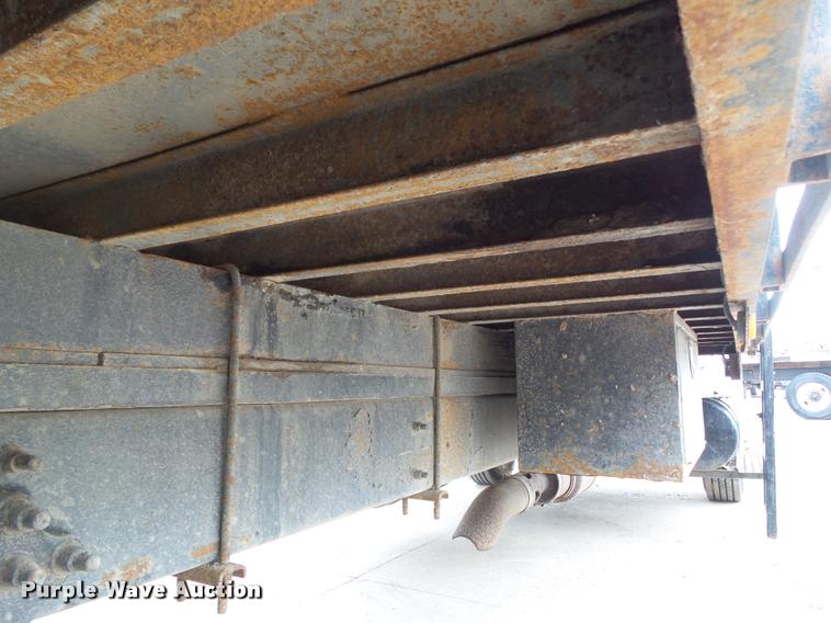 image for item L5582 2009 International 4400 flatbed truck