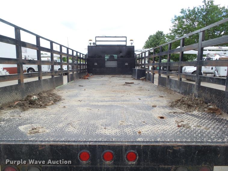 image for item L5582 2009 International 4400 flatbed truck