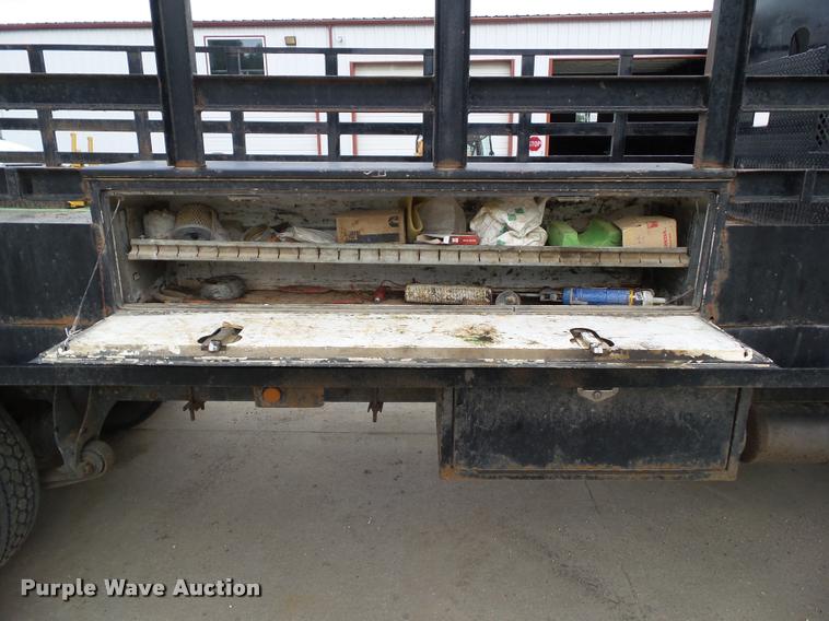 image for item L5582 2009 International 4400 flatbed truck