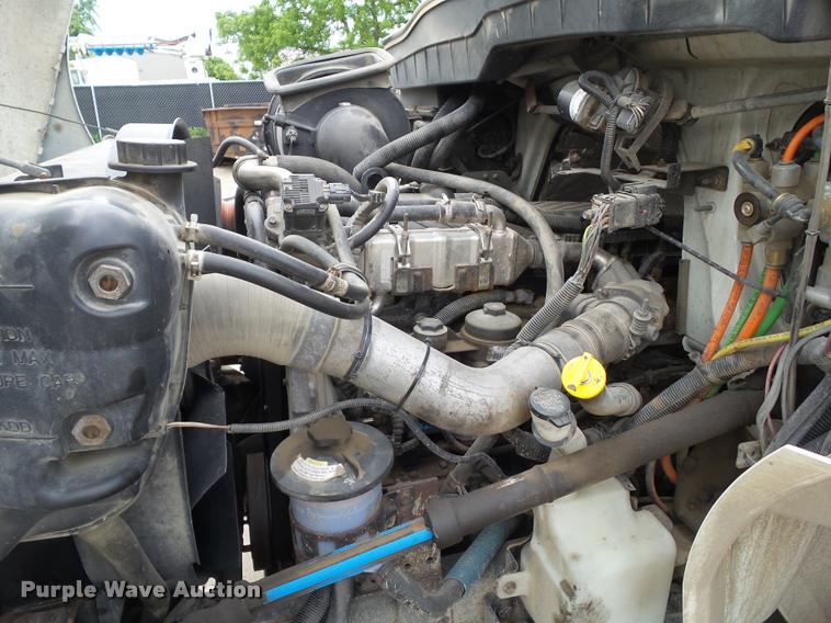 image for item L5582 2009 International 4400 flatbed truck