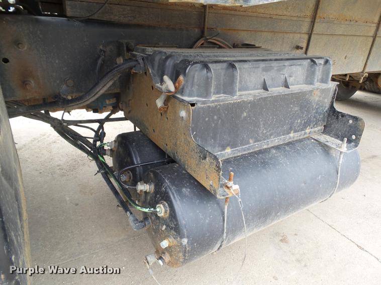 image for item L5582 2009 International 4400 flatbed truck