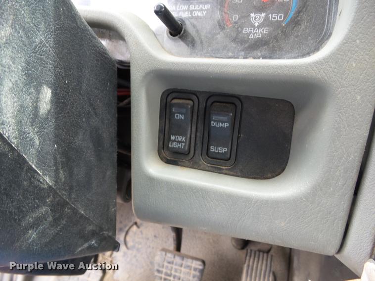 image for item L5582 2009 International 4400 flatbed truck