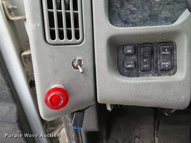 image for item L5582 2009 International 4400 flatbed truck