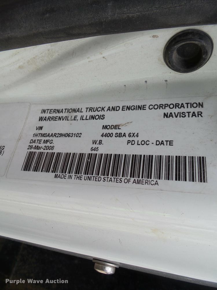 image for item L5582 2009 International 4400 flatbed truck