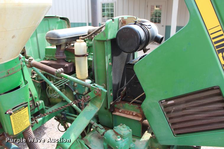image for item BE9491 1986 John Deere 900HC tractor