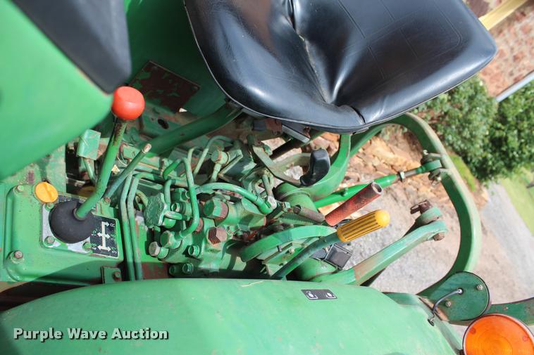 image for item BE9491 1986 John Deere 900HC tractor