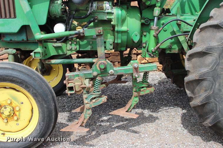 image for item BE9491 1986 John Deere 900HC tractor