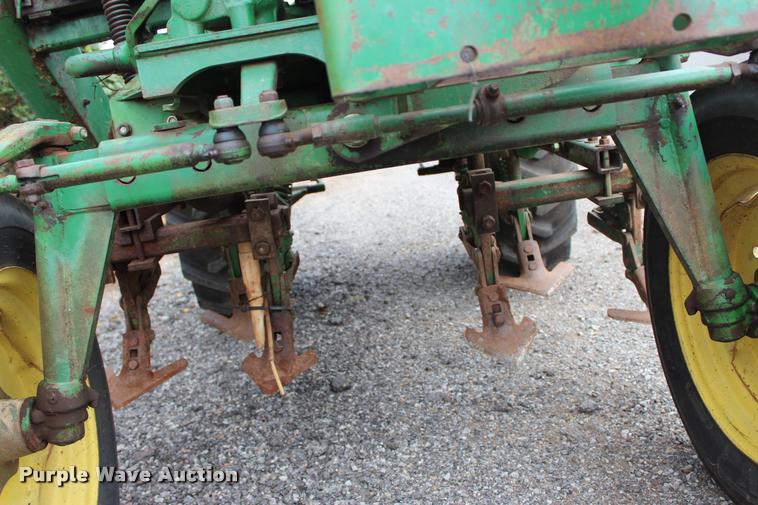 image for item BE9491 1986 John Deere 900HC tractor