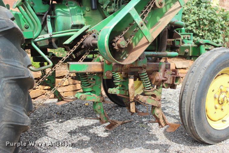 image for item BE9491 1986 John Deere 900HC tractor