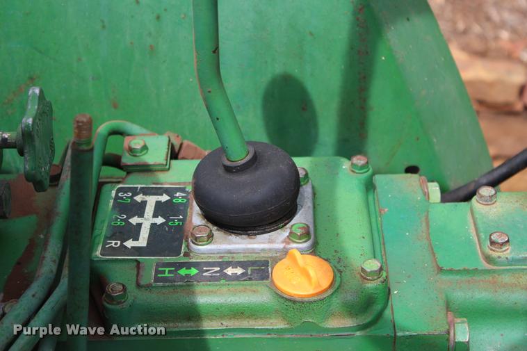 image for item BE9491 1986 John Deere 900HC tractor