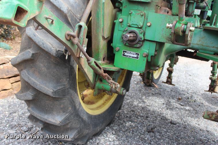 image for item BE9491 1986 John Deere 900HC tractor