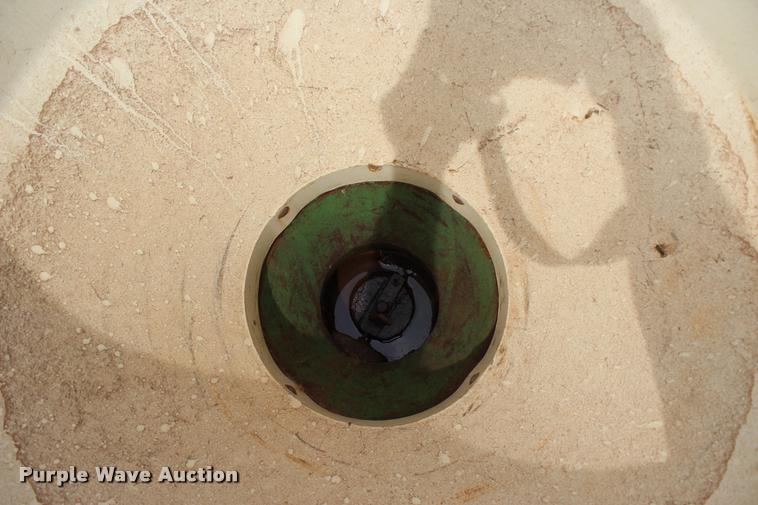 image for item BE9491 1986 John Deere 900HC tractor