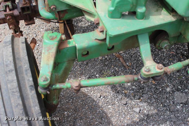 image for item BE9491 1986 John Deere 900HC tractor