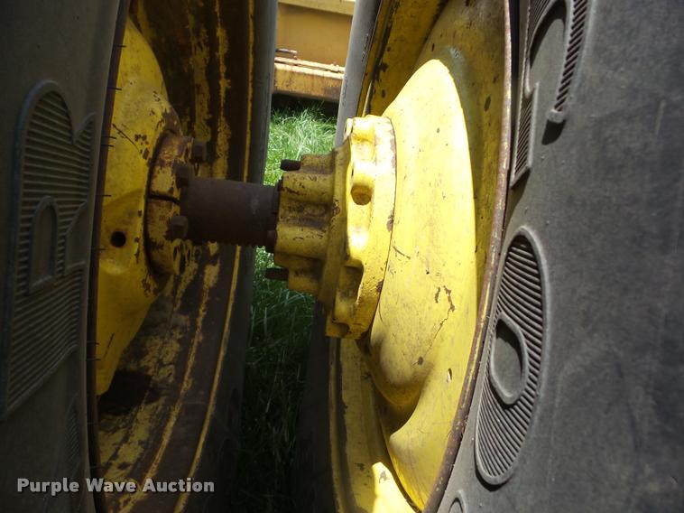 image for item BI9690 1997 John Deere 9400 4WD tractor