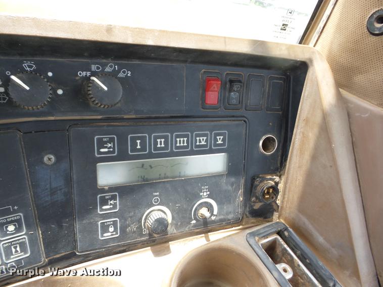 image for item BI9690 1997 John Deere 9400 4WD tractor