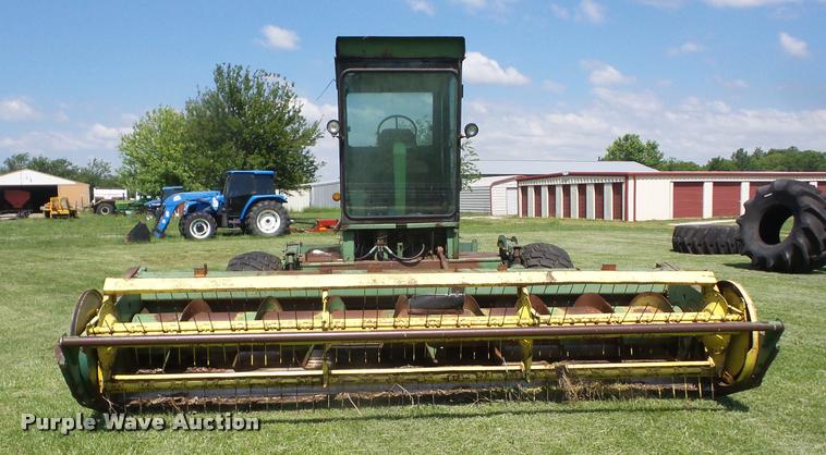 image for item BI9695 1980 John Deere 2280 self-propelled windrower