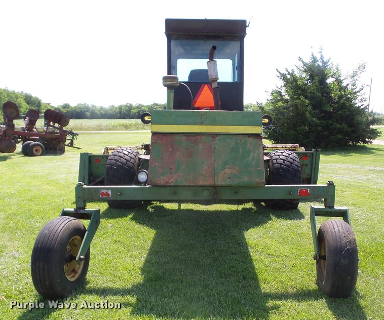 image for item BI9695 1980 John Deere 2280 self-propelled windrower