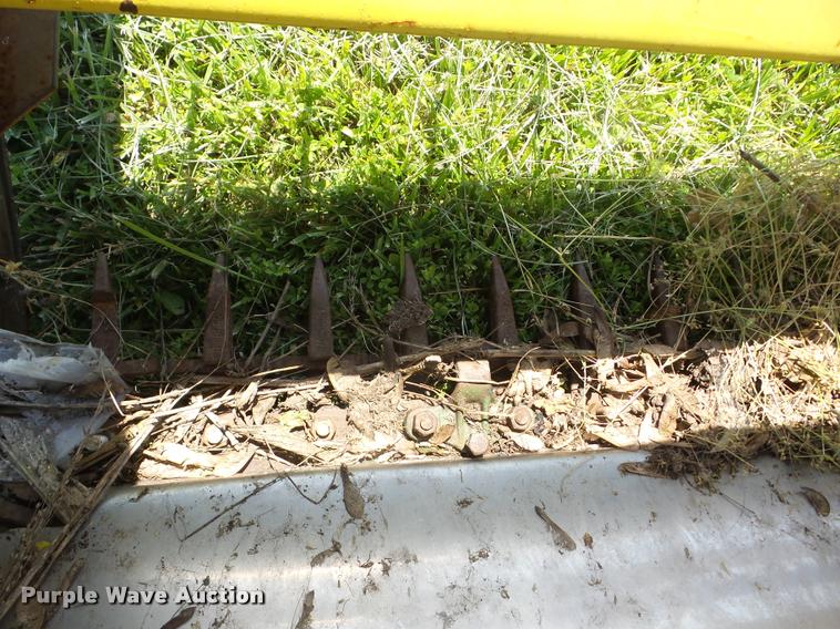 image for item BI9695 1980 John Deere 2280 self-propelled windrower