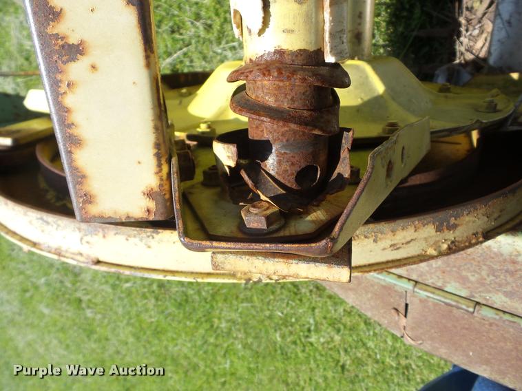 image for item BI9695 1980 John Deere 2280 self-propelled windrower