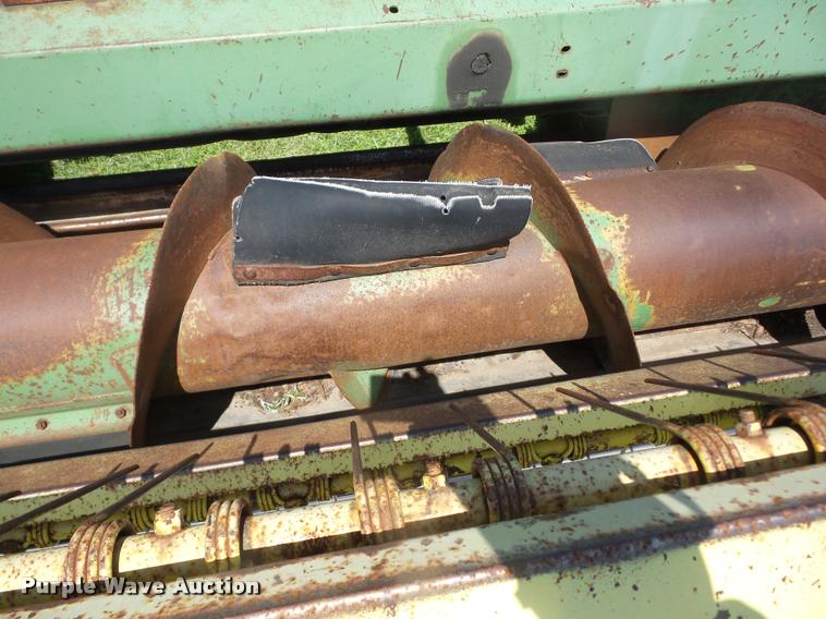 image for item BI9695 1980 John Deere 2280 self-propelled windrower