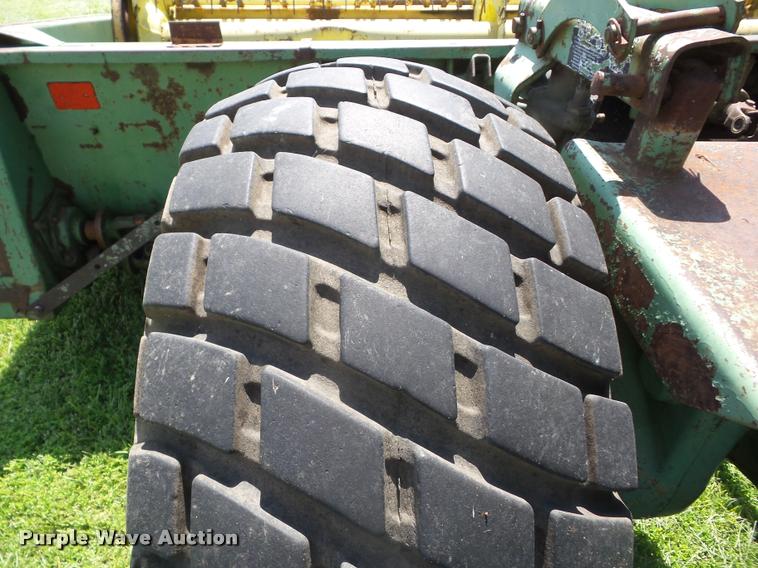 image for item BI9695 1980 John Deere 2280 self-propelled windrower