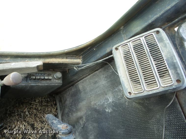 image for item BI9695 1980 John Deere 2280 self-propelled windrower