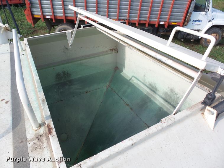 image for item BS9452 Friesen 220BST seed tender