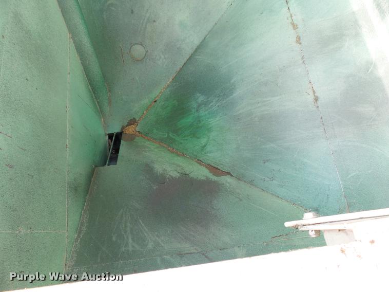 image for item BS9452 Friesen 220BST seed tender