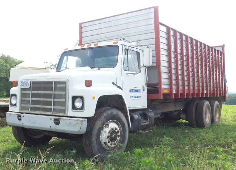 image for item BS9454 1980 International F1954 silage truck
