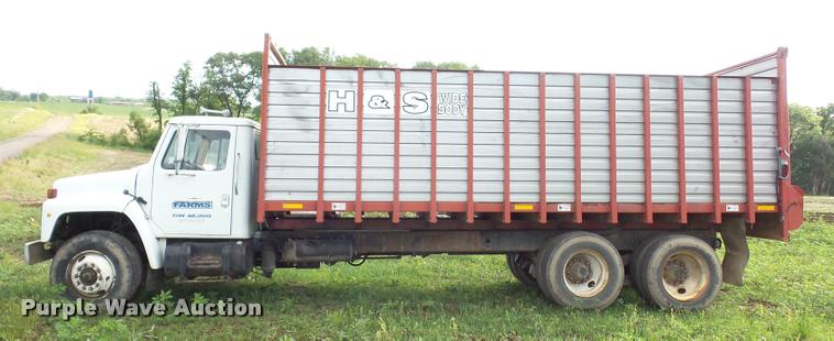 image for item BS9454 1980 International F1954 silage truck