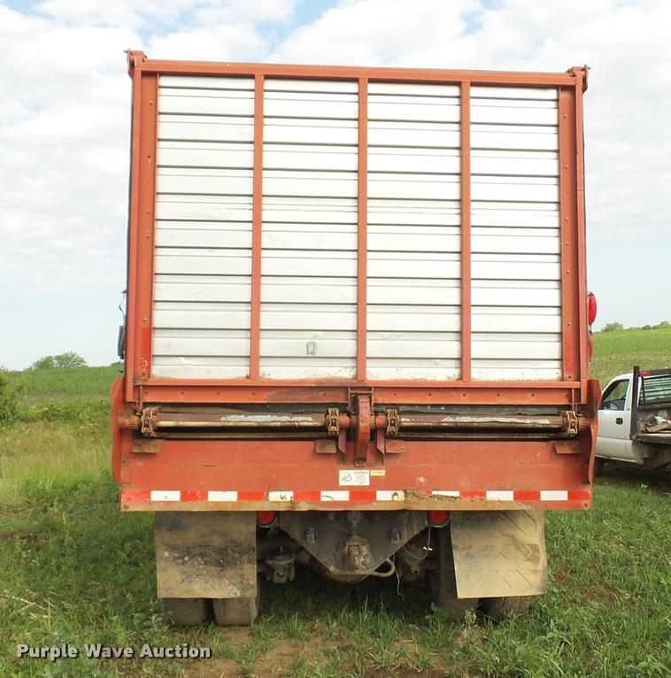 image for item BS9454 1980 International F1954 silage truck