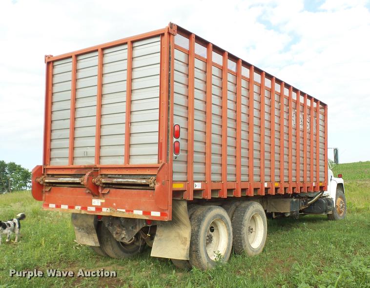 image for item BS9454 1980 International F1954 silage truck