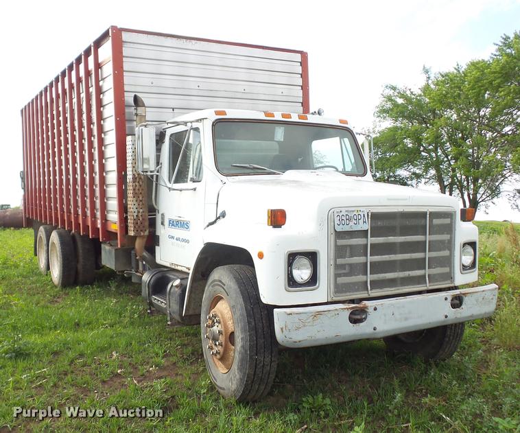 image for item BS9454 1980 International F1954 silage truck