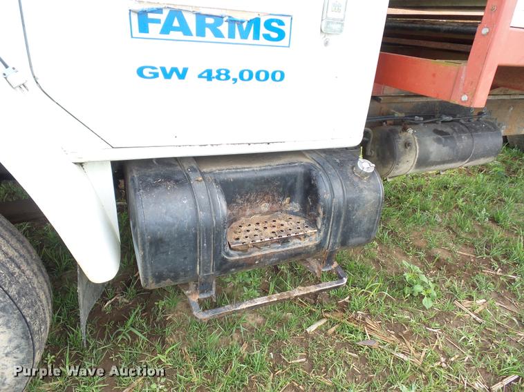 image for item BS9454 1980 International F1954 silage truck