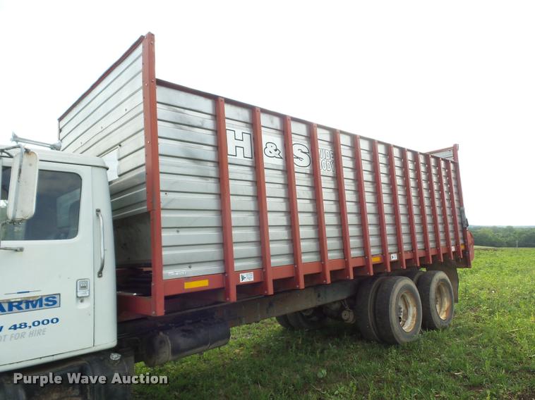 image for item BS9454 1980 International F1954 silage truck