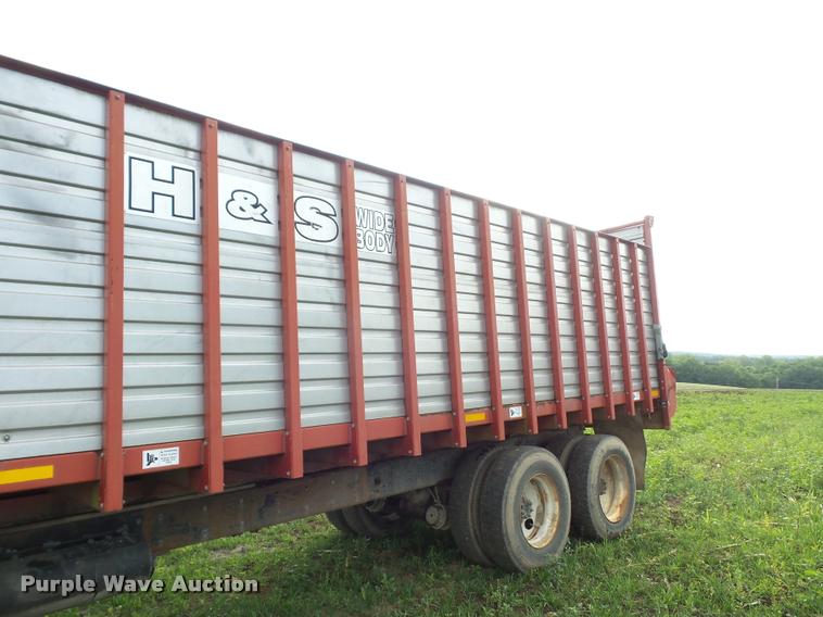 image for item BS9454 1980 International F1954 silage truck